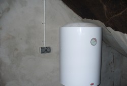 Монтаж розетки із заземляючим контактом з кришкою EL-BI EVA IP54